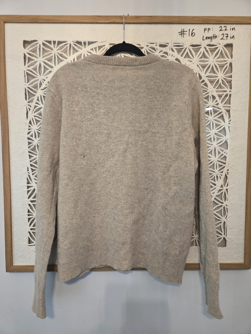 J. Crew Men's Neutral Beige Lamb Wool Crewneck Sweater Size Large. Small Hole - Picture 6 of 7
